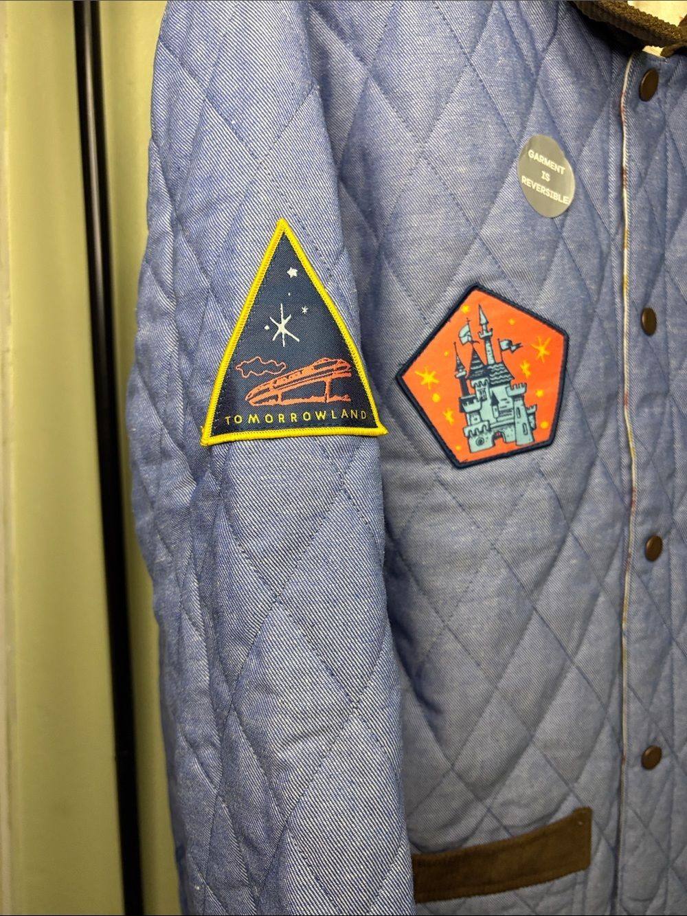 Disney Vault Collection 70 Reversible Patch Jacket Blue Tan Patterned Men's M - Picture 5 of 16
